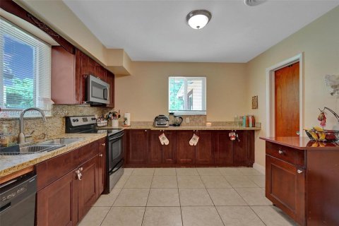 Casa en venta en Hollywood, Florida, 3 dormitorios, 182.74 m2 № 1309613 - foto 11