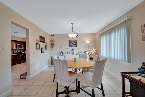 Casa en venta en Hollywood, Florida, 3 dormitorios, 182.74 m2 № 1309613 - foto 15