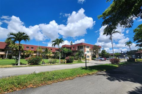 Condo in Lauderdale Lakes, Florida, 2 bedrooms  № 1228743 - photo 2