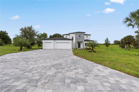 House in Eustis, Florida 5 bedrooms, 369.57 sq.m. № 1343400 - photo 6