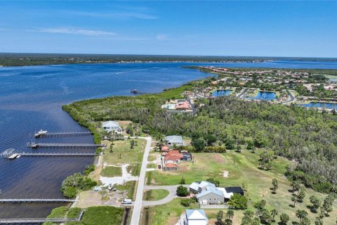 House in Port Charlotte, Florida 4 bedrooms, 401.06 sq.m. № 1211895 - photo 18