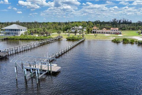 House in Port Charlotte, Florida 4 bedrooms, 401.06 sq.m. № 1211895 - photo 21