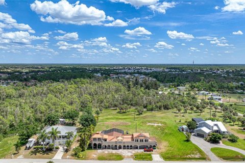 House in Port Charlotte, Florida 4 bedrooms, 401.06 sq.m. № 1211895 - photo 19