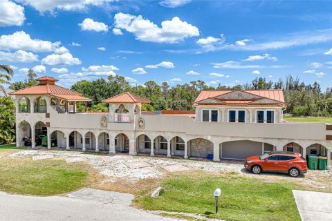 House in Port Charlotte, Florida 4 bedrooms, 401.06 sq.m. № 1211895 - photo 28