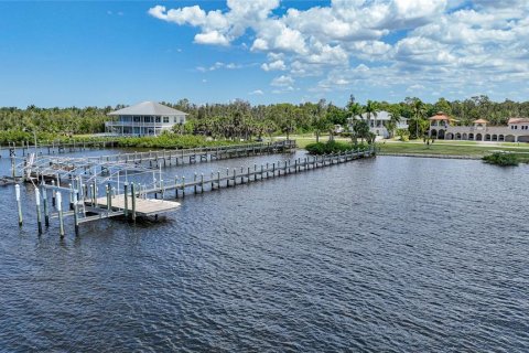 House in Port Charlotte, Florida 4 bedrooms, 401.06 sq.m. № 1211895 - photo 14