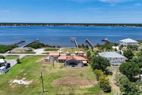 House in Port Charlotte, Florida 4 bedrooms, 401.06 sq.m. № 1211895 - photo 10