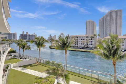 Condominio en venta en Aventura, Florida, 3 dormitorios, 226.77 m2 № 1013634 - foto 12