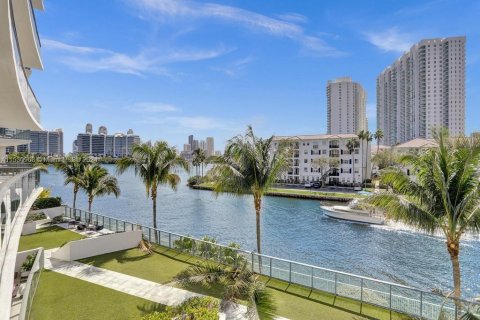 Condominio en venta en Aventura, Florida, 3 dormitorios, 226.77 m2 № 1013634 - foto 22