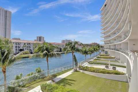 Copropriété à vendre à Aventura, Floride: 3 chambres, 226.77 m2 № 1013634 - photo 14