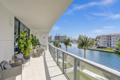 Copropriété à vendre à Aventura, Floride: 3 chambres, 226.77 m2 № 1013634 - photo 4