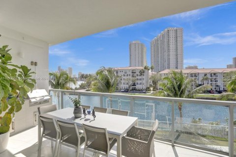 Copropriété à vendre à Aventura, Floride: 3 chambres, 226.77 m2 № 1013634 - photo 8