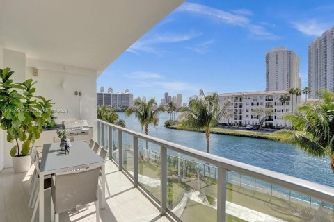 Copropriété à vendre à Aventura, Floride: 3 chambres, 226.77 m2 № 1013634 - photo 29