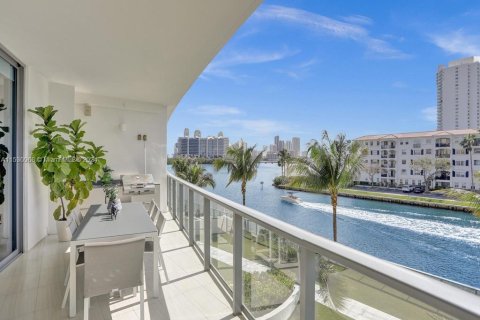 Copropriété à vendre à Aventura, Floride: 3 chambres, 226.77 m2 № 1013634 - photo 18