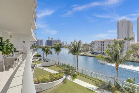 Copropriété à vendre à Aventura, Floride: 3 chambres, 226.77 m2 № 1013634 - photo 16