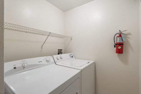 Condo in Palm Beach Gardens, Florida, 1 bedroom  № 1014096 - photo 8