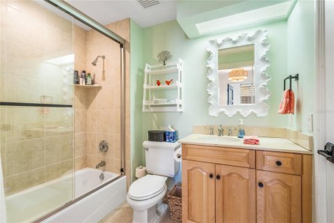 Condo in Hutchinson Island South, Florida, 3 bedrooms  № 1283493 - photo 29