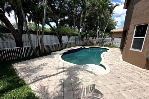 House in Miramar, Florida 5 bedrooms, 288.37 sq.m. № 1186950 - photo 2