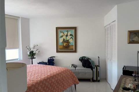 Купить кондоминиум в Пемброк-Пайнс, Флорида 2 спальни, 120.31м2, № 1009429 - фото 1
