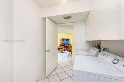 Condo in Plantation, Florida, 3 bedrooms  № 1229848 - photo 23