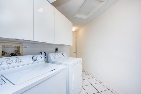 Condo in Plantation, Florida, 3 bedrooms  № 1229848 - photo 24