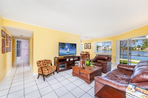 Condo in Plantation, Florida, 3 bedrooms  № 1229848 - photo 7