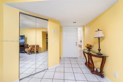 Condo in Plantation, Florida, 3 bedrooms  № 1229848 - photo 9