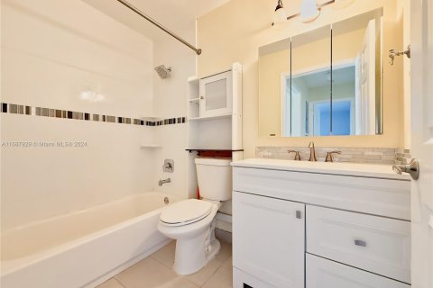 Casa en venta en Miami, Florida, 3 dormitorios, 118.54 m2 № 1428441 - foto 13