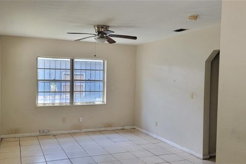 House in Tampa, Florida 4 bedrooms, 171.03 sq.m. № 1268258 - photo 2