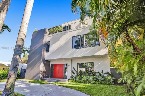 Casa en venta en Hollywood, Florida, 5 dormitorios, 336.12 m2 № 1378673 - foto 1