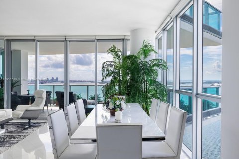 Condo in Miami, Florida, 2 bedrooms  № 1378631 - photo 11