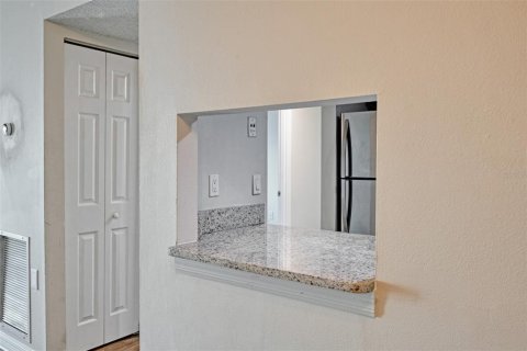 Condo in Orlando, Florida, 2 bedrooms  № 1355710 - photo 18