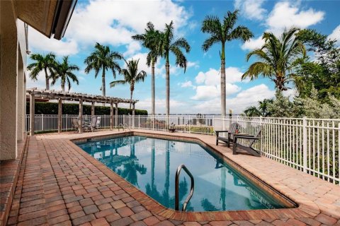 Villa ou maison à louer à Fort Myers, Floride: 4 chambres, 277.31 m2 № 1371942 - photo 16