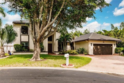 Villa ou maison à louer à Fort Myers, Floride: 4 chambres, 277.31 m2 № 1371942 - photo 1