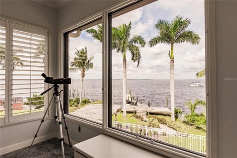 Villa ou maison à louer à Fort Myers, Floride: 4 chambres, 277.31 m2 № 1371942 - photo 27