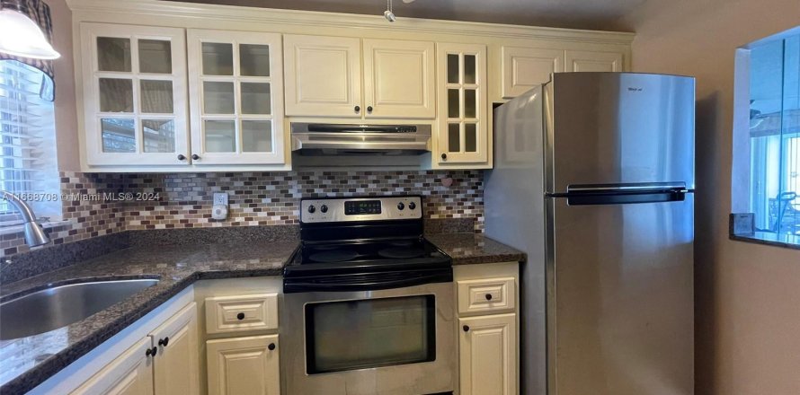 Condo in Sunrise, Florida, 2 bedrooms  № 1387783