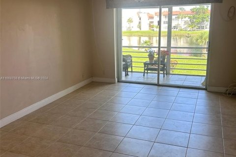 Copropriété à vendre à Sunrise, Floride: 2 chambres, 78.97 m2 № 1387783 - photo 2