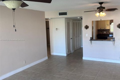 Copropriété à vendre à Sunrise, Floride: 2 chambres, 78.97 m2 № 1387783 - photo 11