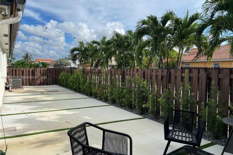 Casa en venta en Miami, Florida, 3 dormitorios, 151.52 m2 № 1387785 - foto 15