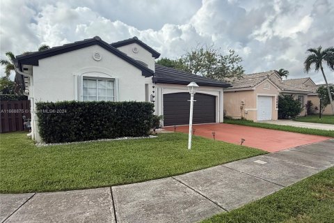 Villa ou maison à vendre à Miami, Floride: 3 chambres, 151.52 m2 № 1387785 - photo 2