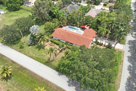 Casa en venta en Plantation, Florida, 5 dormitorios, 270.9 m2 № 1362595 - foto 2