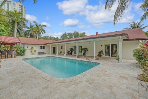 House in Plantation, Florida 5 bedrooms, 270.9 sq.m. № 1362595 - photo 1