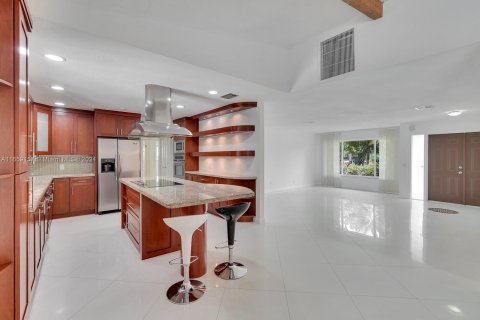 Casa en venta en Plantation, Florida, 5 dormitorios, 270.9 m2 № 1362595 - foto 11