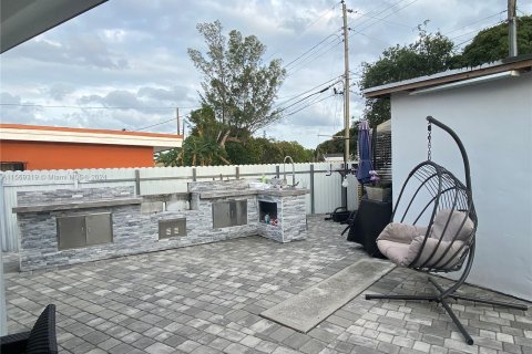 House in Miami Gardens, Florida 4 bedrooms, 120.96 sq.m. № 1119374 - photo 19