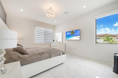 Casa en venta en Doral, Florida, 4 dormitorios, 209.4 m2 № 1104254 - foto 12