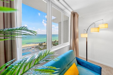 Condo in Sunny Isles Beach, Florida, 1 bedroom  № 1104255 - photo 1