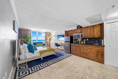 Copropriété à vendre à Sunny Isles Beach, Floride: 1 chambre, 63.17 m2 № 1104255 - photo 2