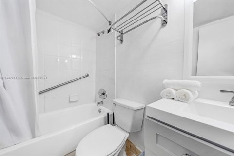 Condo in Sunny Isles Beach, Florida, 1 bedroom  № 1104255 - photo 20