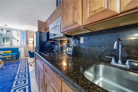 Condo in Sunny Isles Beach, Florida, 1 bedroom  № 1104255 - photo 5