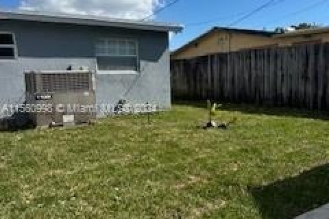 House in Lauderdale Lakes, Florida 2 bedrooms, 88.35 sq.m. № 1103752 - photo 11