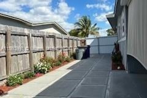 Villa ou maison à vendre à Lauderdale Lakes, Floride: 2 chambres, 88.35 m2 № 1103752 - photo 12